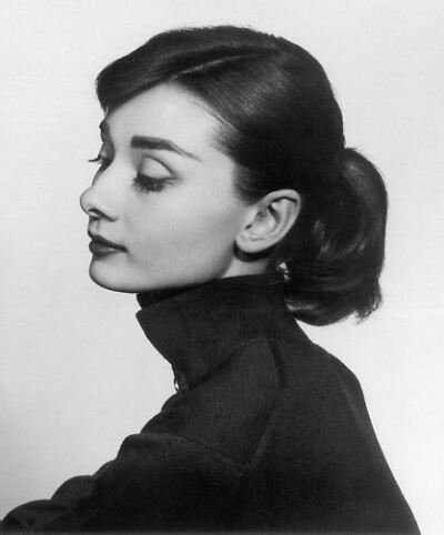 奥黛丽·凯瑟琳·范·赫姆斯特拉·赫本-鲁斯顿（Audrey Kathleen van Heemstra Hepburn-Ruston）