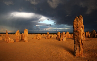 【剑锋雷雨 郑小强/摄】 【In Chinese】你还记不记得这是风蚀地貌（wind-erosion landform），还是全部还给地理老师了？你知不知道“知者乐”，博闻强识总是有好处。今天下午我和顾嘉凡等四人骑行东钱湖，虽然就我一…