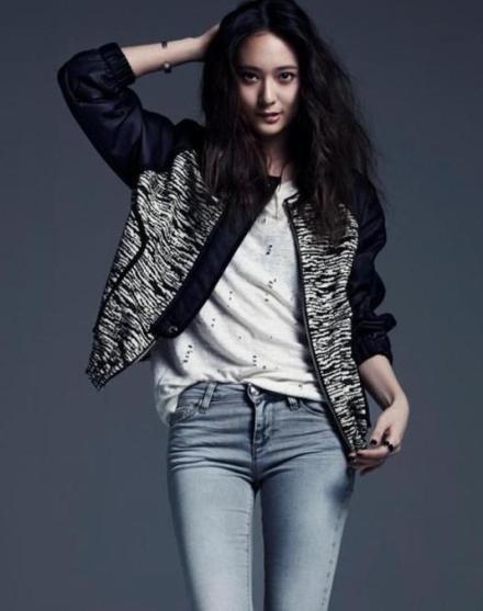 【KissSoo图图】140322 #郑秀晶# #Krystal# Harper's Bazaar October 2013 Issue 未公开画报2P，站内：http://t.cn/8sGOybO 最近忙应援，资源更的不及时真是抱歉QAQ 会补上的~