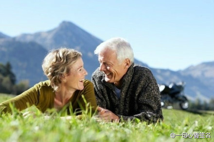 其实爱情不是最初的甜蜜，而是繁华退却依然不离不弃的陪伴。 （转）