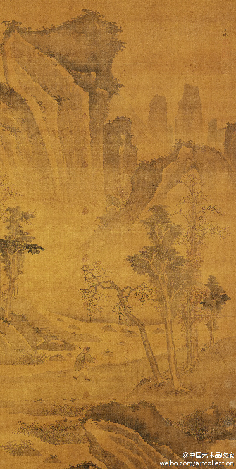 【 明 蒋嵩 《山水图》 】轴，绢本浅设色，171.5×87cm，台北故宫藏。画中以墨色的浓淡深浅，来营造石头的光亮面与阴影面的质理，树木枝干则加强轮廓线以表现立体感，部分夹叶以浅色敷染。这种温润淡雅的笔调与风格，捕捉了傍晚逐渐天色昏暗时，渔人准备归返家园的情景，通幅充满幽深宁静的氛围。