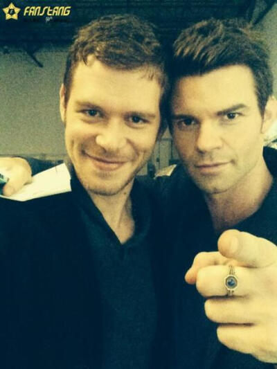 Miss u boys! “RT Joseph Morgan: Check. This. Out. The Originals ” - 想你们！“转自Joseph Morgan：快去收看《始祖家族》吧”[译]