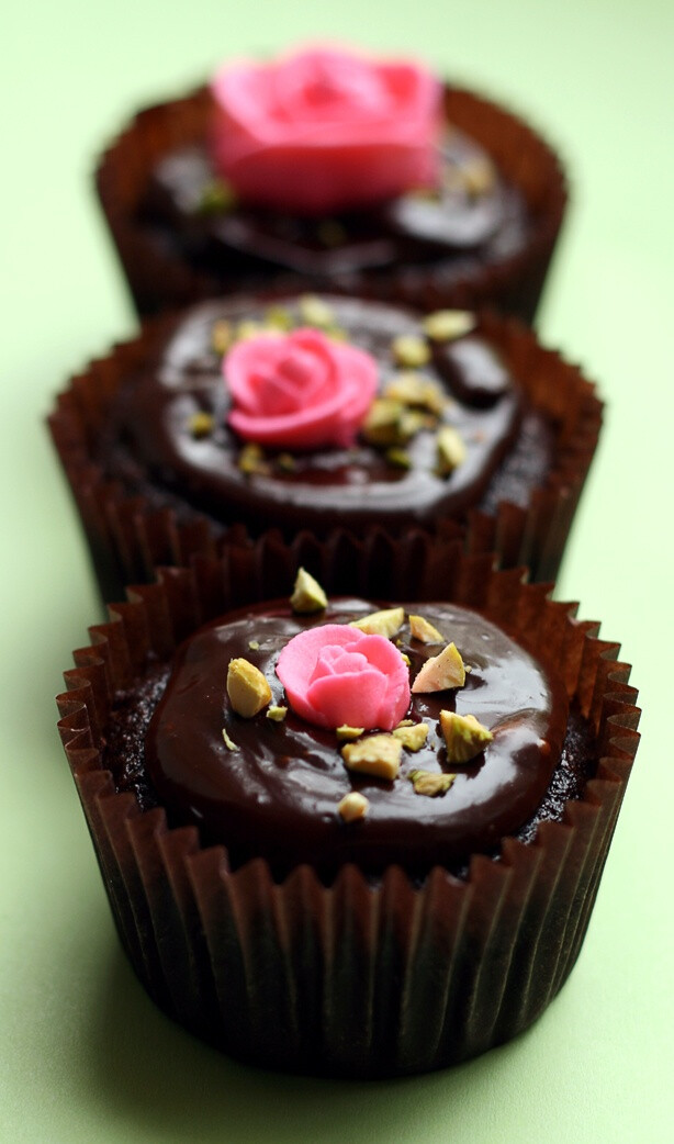 Recipe: One Bowl Chocolate Cupcakes with Ganache