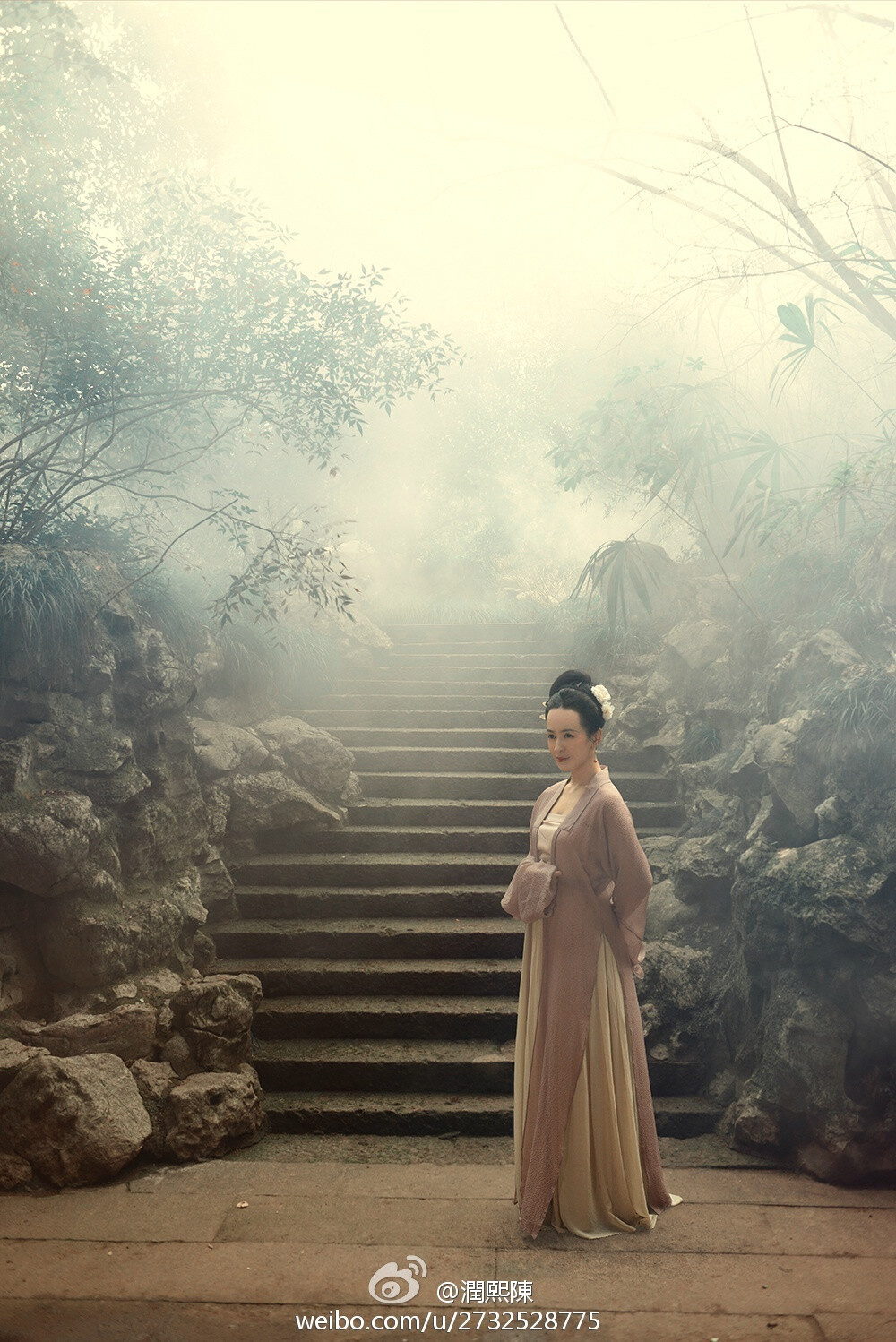 【陳先生的復古照相館】（@潤熙陳）為北京郭女士 @青青子衿的綪 於杭州拍攝的宋仕女（汉服）······