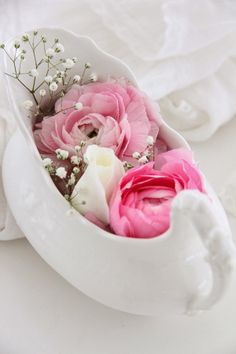 roses arrangement in gravy boat Spring Flower Arranging Ideas