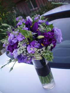 modern lisianthus flower arrangements