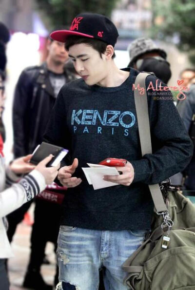 【PIC】140324 #Nichkhun# 金浦机场赴日 饭拍3p cr：as tagged #Nichkhun宁静致远 微笑面对#