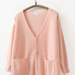 色系清甜的春感开衫，四色入。  中长款开衫从去年秋天大热到今春。    小个姑娘会担心hold不住这样的长度，  其实只要搭配好了，反倒特别有范儿。