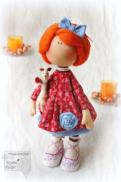 April | 2013 | Hauswerkstatt Tatjana Fetter......(so cute and oh so whimsical! i love her! her little critter, too.)....