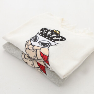 一眼看中的款，太有爱太有爱了，  卫衣的款式，独特的蕾丝设计，  图案很是好看，还有水钻的点缀。  卫衣面料是棉的，内里有点毛圈的感觉，品质很好。