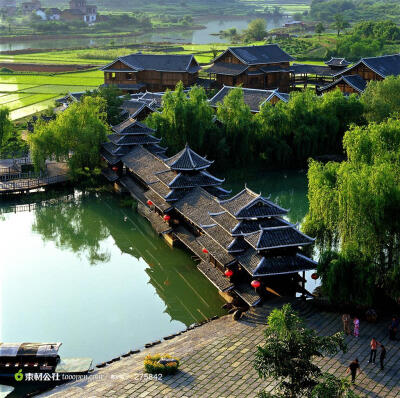 中国名胜桂林山水风景风雨桥图片