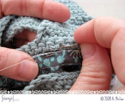 How to add a lining to a crocheted project