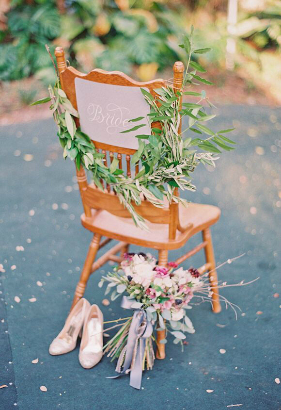 细数婚礼中那些椅背上的编织花环