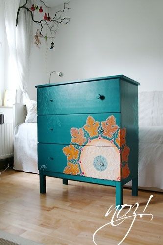 love painted furniture~ thinking about doing this design to the side office drawers I just found