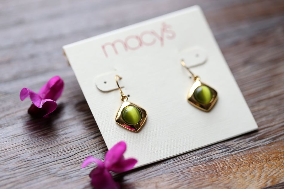 软语&mdash;&mdash;情深缘浅'。妖绿猫眼石耳坠