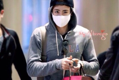 【PIC】140303 #Nichkhun# 140329 韩国入境 高清饭拍 3p cr：logo #Nichkhun宁静致远 微笑面对# khunmorning=]