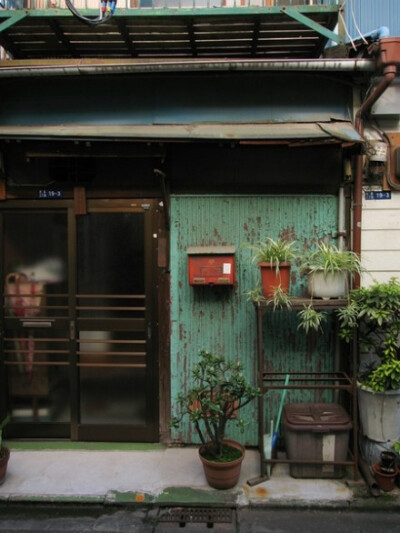 東京植木鉢。日本人对环境的经营非常细心。