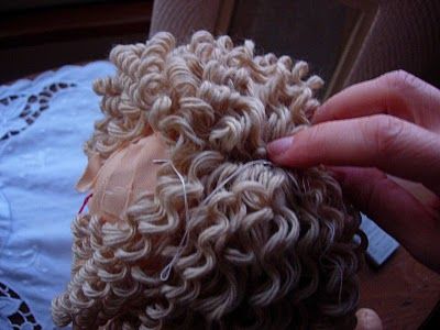 method for making hair curly or wavy