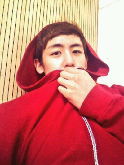 【Khun推特】140331 #Nichkhun# khunnie 更新推特一则：끝~~잼있었어요~^^ 얼른 식사들 하시고! 조만간 또 봐용!! 연습 타임!!! 빠이바이!^^ 【翻译：结束~~ 很意思~^^ 快去吃饭! 不久后再见!! 练习时间!!! bye bye!…