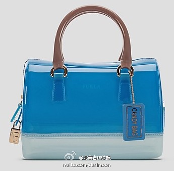 美貌糖果色果冻包~ Bloomingdale's 有【Furla 各式手提包优惠20% off】图片3款迷你糖果小包折后$118.40 有5种很春天的颜色可选~ 喜欢的快去看看：http://t.cn/8sMFPqy