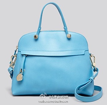 美貌糖果色果冻包~ Bloomingdale's 有【Furla 各式手提包优惠20% off】图片3款迷你糖果小包折后$118.40 有5种很春天的颜色可选~ 喜欢的快去看看：http://t.cn/8sMFPqy