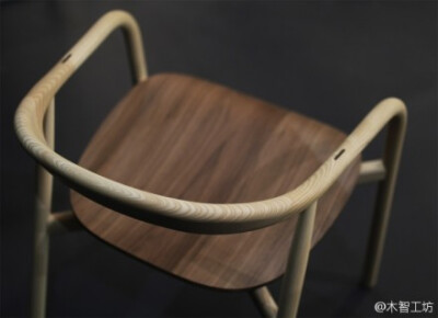 【AUTUMN chair by Ichiro Iwasaki 】虽然Ichiro Iwasaki （岩崎一郎）在国内没什么知名度，但他设计的木家具还是很不错的，这把AUTUMN椅子很能体现日本设计的某些特征，比如：轻盈、简洁、温润和细致。