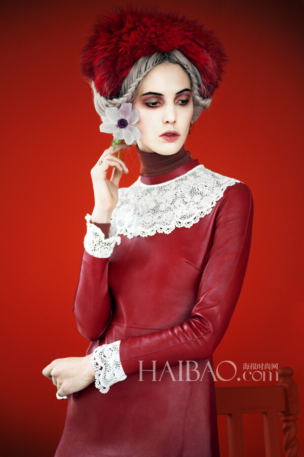 露比·阿尔德里奇 (Ruby Aldridge) 演绎《Harper's Bazaar》杂志俄罗斯版2013年11月号时尚大片