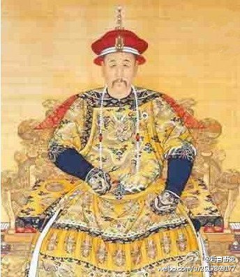 【“四爷”为什么死得早？】雍正是清朝入关后第三位皇帝，他于1722年继承皇位，到1735年去世，在位仅12年8个月，但他所做出的改革，比他父亲康熙担任61年皇帝所做出的改革还要多。他勤于政事，每天都工作到深夜，睡…