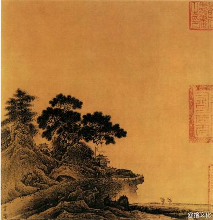 #书画#宋 贾师古《岩关古寺图》纵40.0×横40.0公分。台北故宫博物院藏。图中夜幕将降，夕辉犹存，上半部完全空白，构图学马远“一角”的形式。通幅上色，染以汁绿，山石的中央一段用赫石水亮出，遂觉森严气氛中有了点媚柔态，这是作者创作部署独具匠心处。