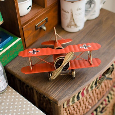 复古双翼飞机模型