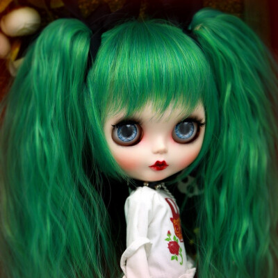 custom green hair blythe