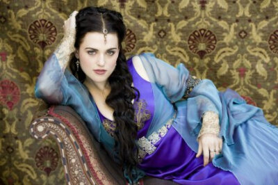 #50 day of Katie McGrath# (26/50)这组定妆照让我想把导演的脑壳撬开然后看看里面装的是神马屎让天使姐演滚娘……anyway，K姐在我心里真就是公主的样子！