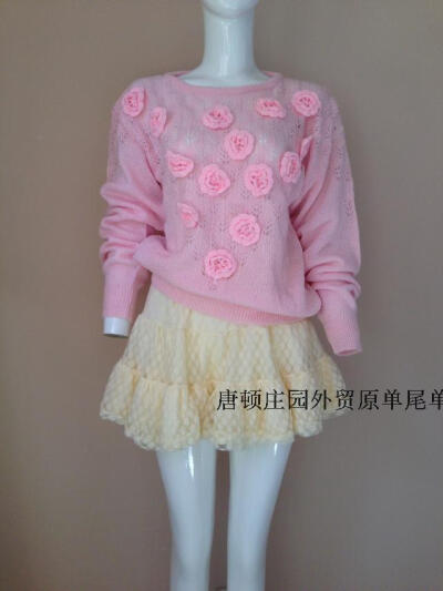 樱花瓣粉嫩唯美的手工立体花朵毛衫，购买地址：http://item.taobao.com/item.htm?spm=a1z10.5.w4002-1297994946.47.Qxlelt&amp;amp;id=36405813444