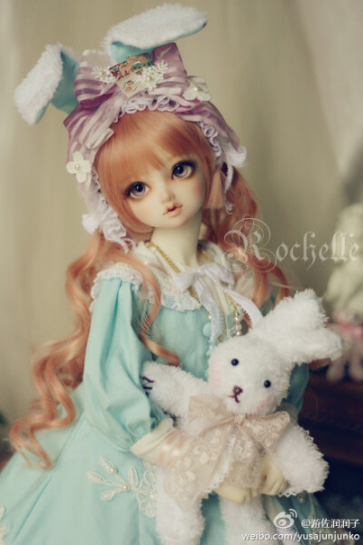 ++Rochelle++ 1/3BJD 洋装 ==Ice of wonderland== 限时预售 4月11日晚8点15分至13日中午，具体内容请看：http://t.cn/8sKbys8 淘宝页面：1/3BJD 洋装 ==Ice of wonderland== 限时预售 SD10/13 GR可穿 所搭配的自制兔…