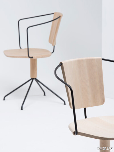 法国设计师Bouroullecs兄弟为Mattiazzi公司设计的最新作品：Uncino chairs。一把很赞的椅子，金属与木的结合方式是亮点