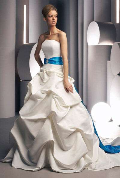 DaVinci - 8228 - Wedding Dress