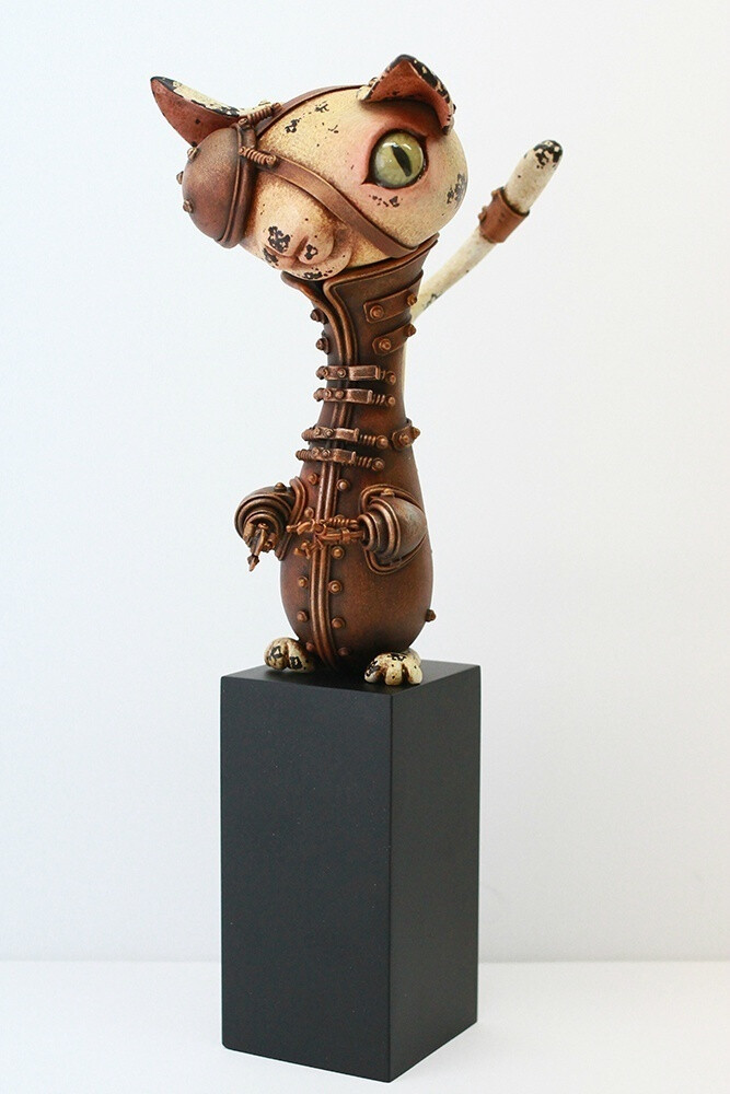 日本艺术家道弘松冈（Michihiro Matsuoka）的蒸朋风格雕塑作品。融合各种动物和鱼类的复古机械生物，他主要使用粘土创作，并适当结合其他材料，最终使用丙烯颜料进行细致的涂装。（更多作品见艺术家官网：michihiro-matsuoka.com）http://t.cn/8sVOjqP