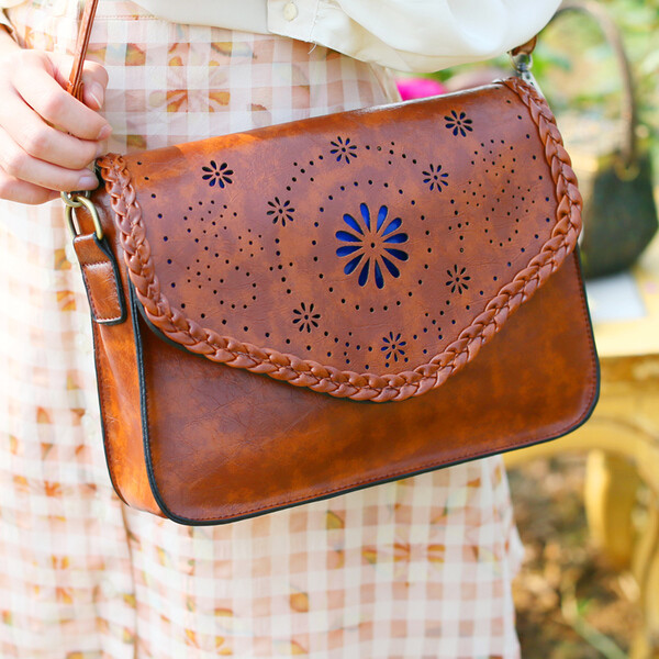 【包邮】森系英伦复古镂空邮差包