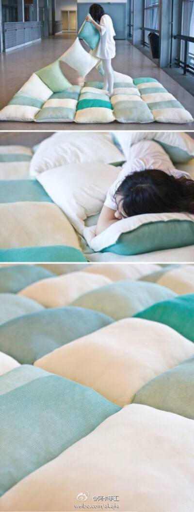 【布艺优作】非常棒的一个设计，设计师运用大气云的感觉设计的一个毯子，用以表现，安全，舒适，温暖，休闲的感觉。躺在上面，软绵绵的，一定很舒服。枕头之间可方便拆装组合，如果用得脏了，可以拆下来洗洗啦。