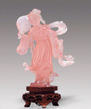 粉红水晶侍女雕件，清晚民初。美得可以当桌面了。