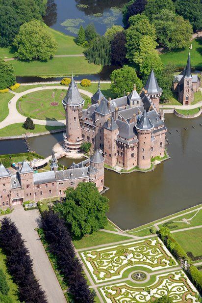 Dutch castle, Utrecht, The Netherlands荷兰城堡，荷兰乌得勒支