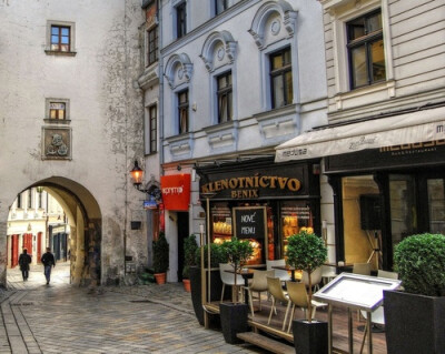 Sidewalk Cafe, Bratislava, Slovakia photo via semvan路边咖啡店,斯洛伐克布拉迪斯拉发