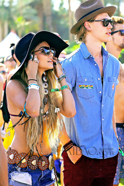 凡妮莎·哈金斯 (Vanessa Hudgens) 与男友奥斯汀·巴特勒 (Austin Butler)