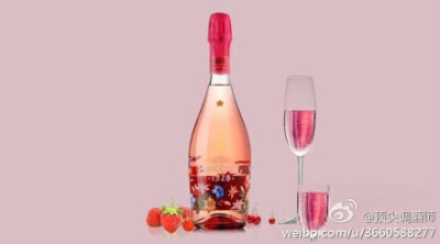 【意大利之花 甜型桃红起泡酒 很适合女生喝喔】午后时分，闲暇时刻，品一杯桃红佳酿，明亮、淡粉的糖果色泽映着阳光，新鲜的水果香气铺面而来，甜美口感回味绵长，红色水果的味道蔓延的空气里。一切都显得那么甜蜜自…