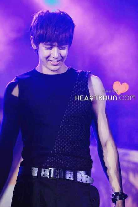 【140418】Khun night！如果不是因为你,我不会相信,有一种人一遇见就不想错过,有一种人一见到就心生温暖～最最暖心的小家伙,晚.安啦#nichkhun宁静致远 微笑面对#cr as tagged