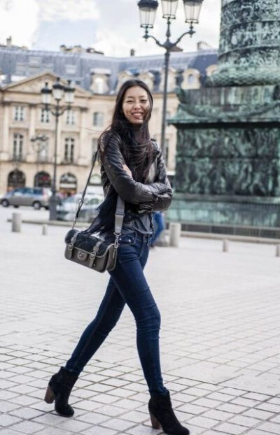 刘雯 (Liu Wen)街头帅气皮衣牛仔裤