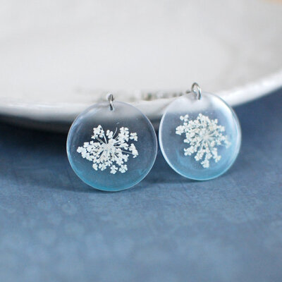 Pressed flower botanical earrings - White Queen Anne's Lace Flower - bridal jewelry real flower jewelry, gift for a woman, gift under 30