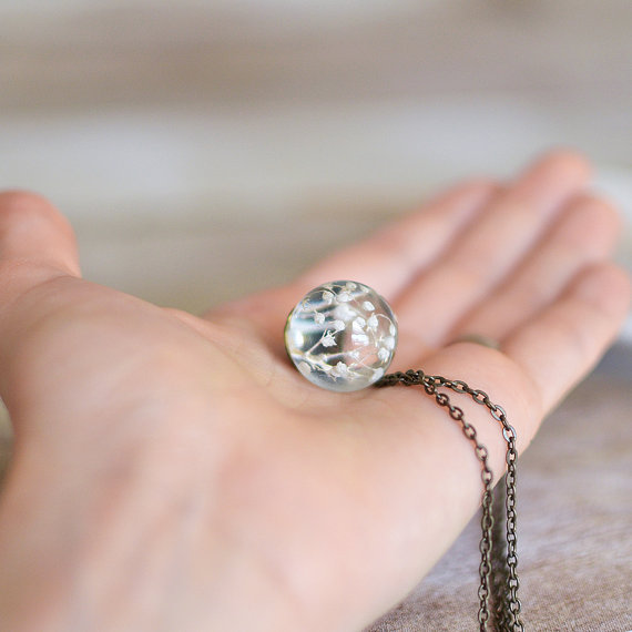 Resin sphere necklace white baby's breath, flower necklace, bridal jewelry, presse flower necklace, gift for a woman, gift under 40