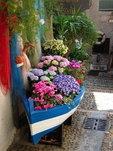 Cute flower boat!