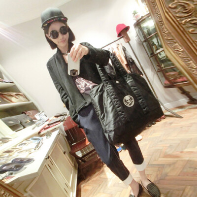 爱死这条裤子啦啦啦啦啦啦 西装面料 很透气又有垂感 内里都是丝缎面包边的 很有质感 九分哈伦裤设计 简约大牌又很好搭